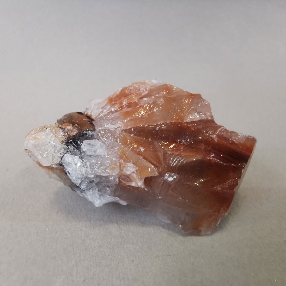 Tricolor calcite mineral for collection – Mexico at Cristalljoia