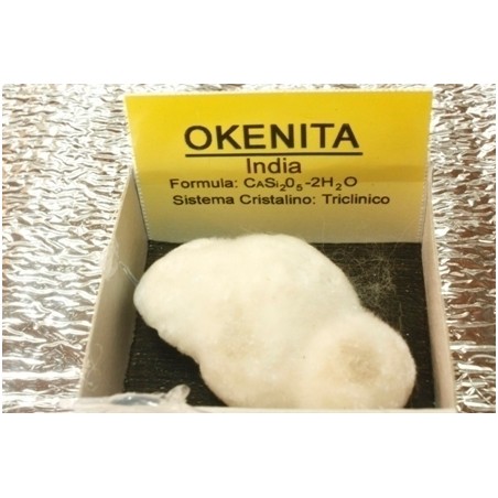 Mineral de colección 4x4 okenita