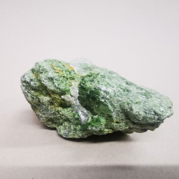 Chromediopside mineral for collection – Brazil at Cristalljoia