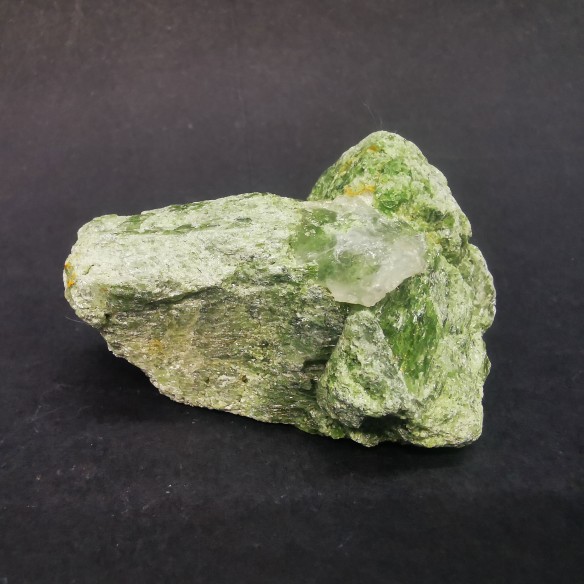 Chromediopside mineral for collection – Brazil at Cristalljoia