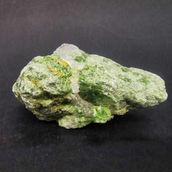 Chromediopside mineral for collection – Brazil at Cristalljoia