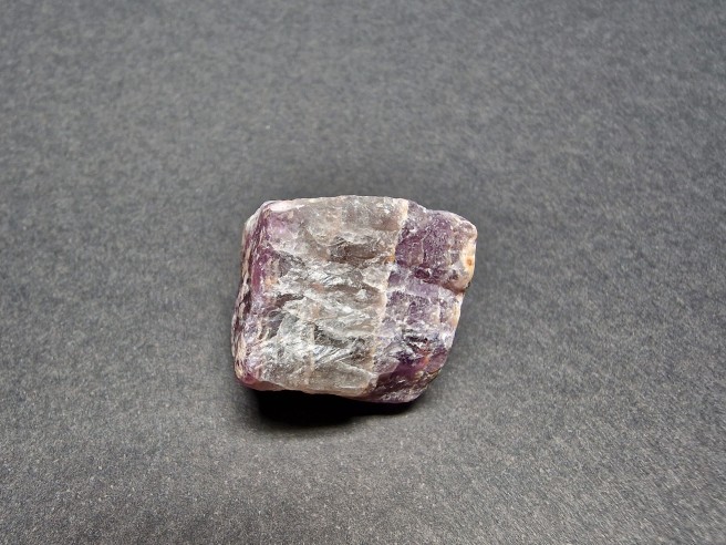 Lilac fluorite mineral for collection – China at Cristalljoia