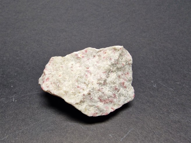Eudialyte mineral for collection – India at Cristalljoia