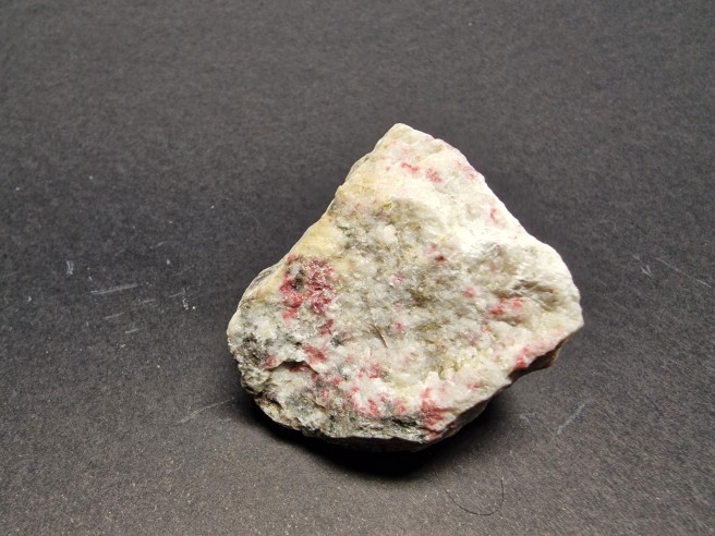Eudialyte mineral for collection – India at Cristalljoia