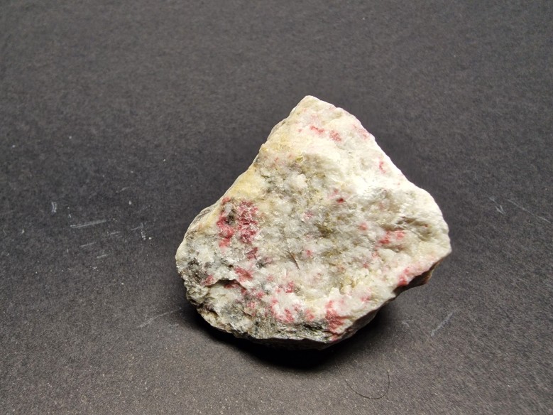 Eudialyte mineral for collection – India at Cristalljoia
