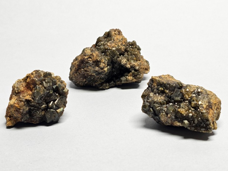 Green garnet mineral for collection – Australia at Cristalljoia