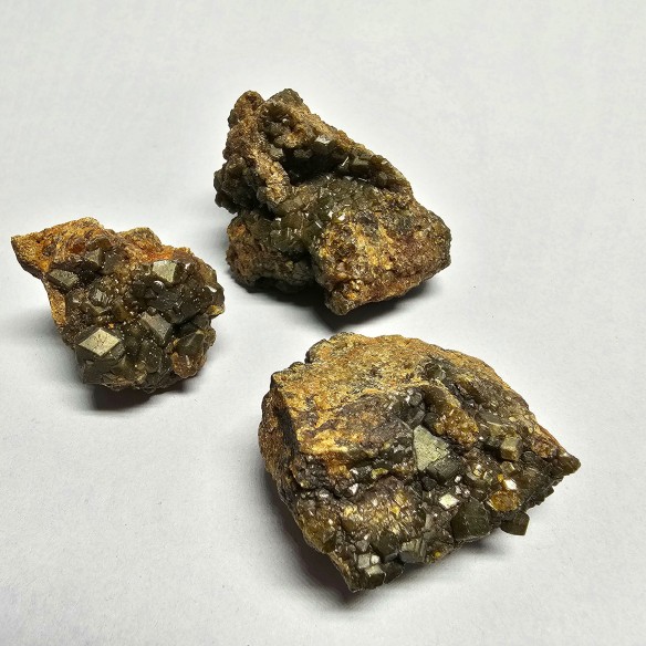 Green garnet mineral for collection – Australia at Cristalljoia