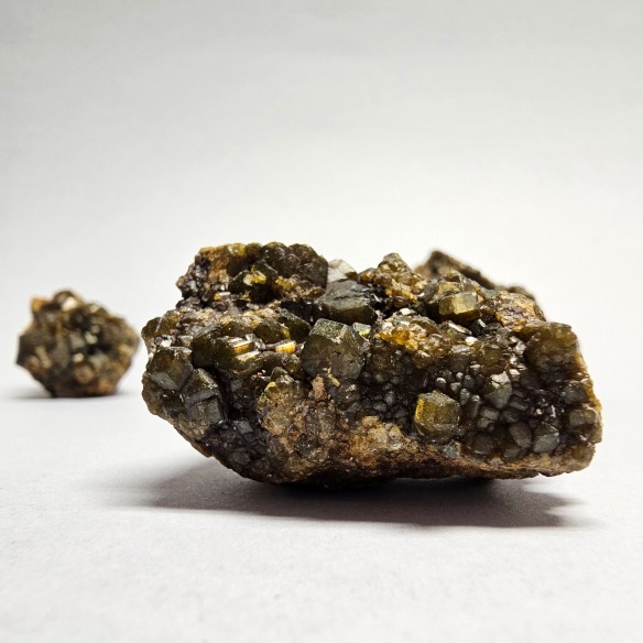 Green garnet mineral for collection – Australia at Cristalljoia
