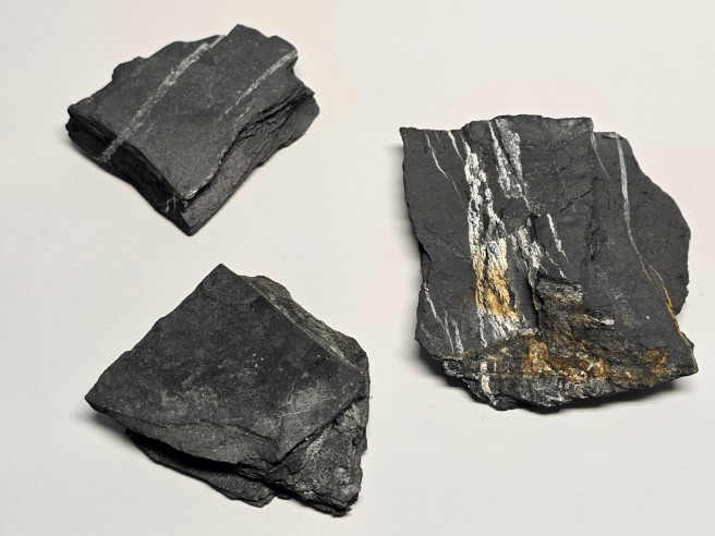 Graphite mineral for collection – Worldwide at Cristalljoia