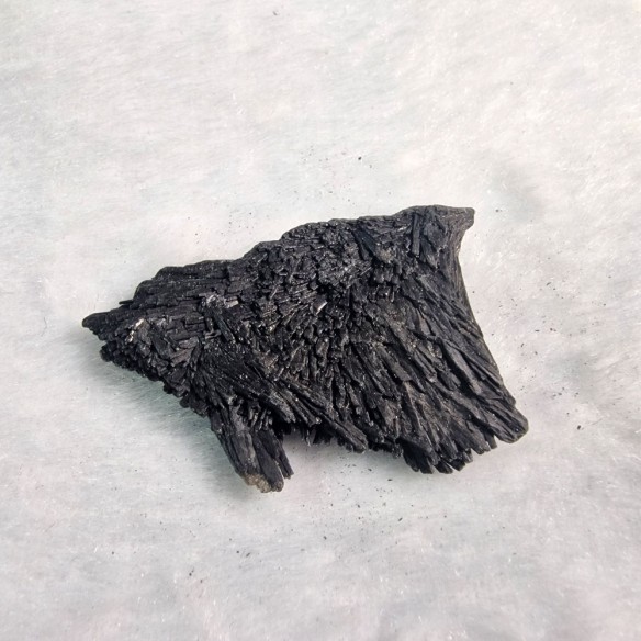 taramita - cianita negra - escoba de brujas