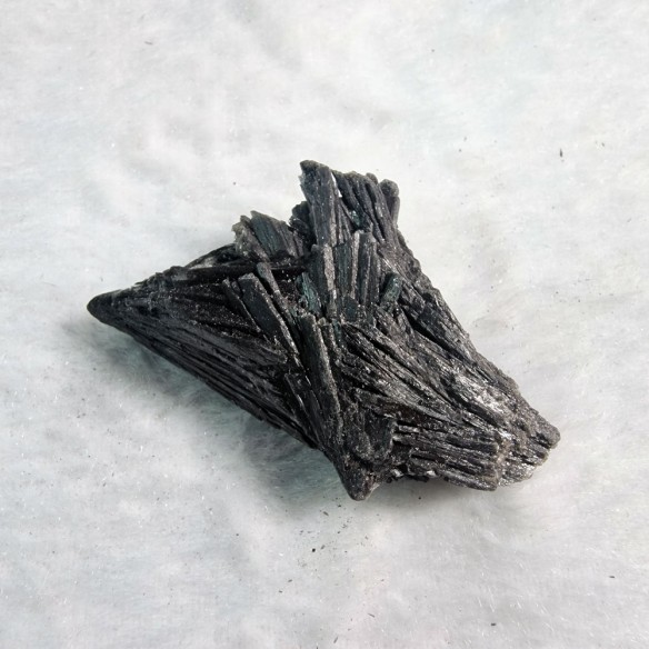taramita - cianita negra - escoba de brujas