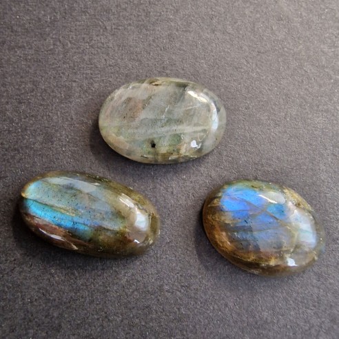 Cabochão oval até 3g de labradorita