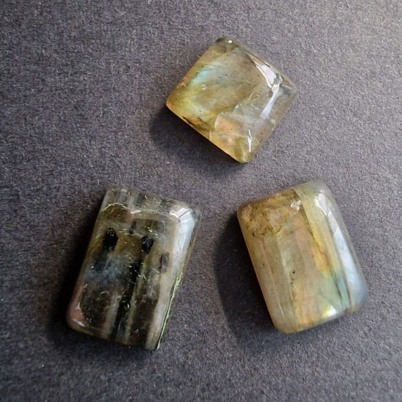 Cabochão até 2g de labradorita