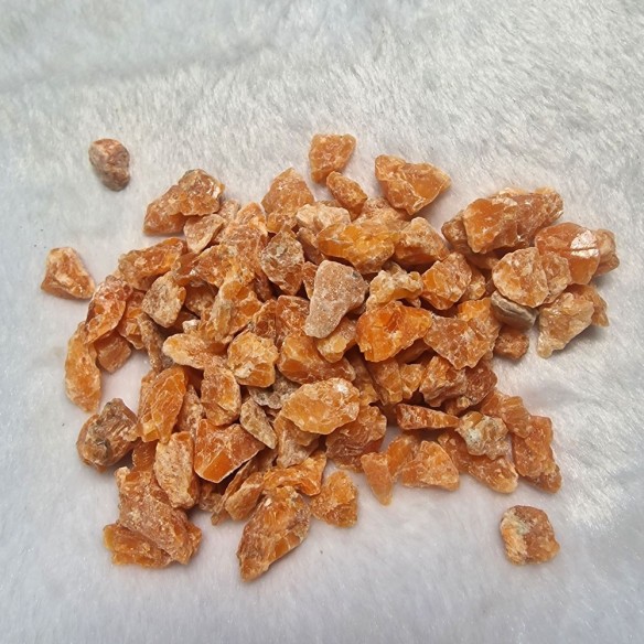 Mini orchid calcite mineral at Cristalljoia Barcelona