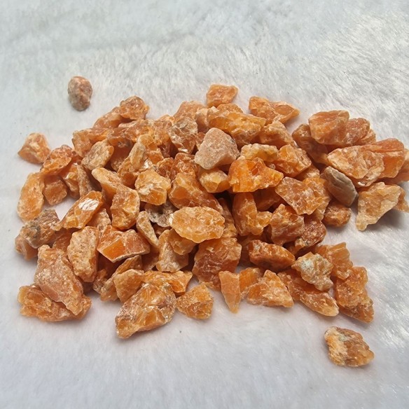 Mini orchid calcite mineral at Cristalljoia Barcelona