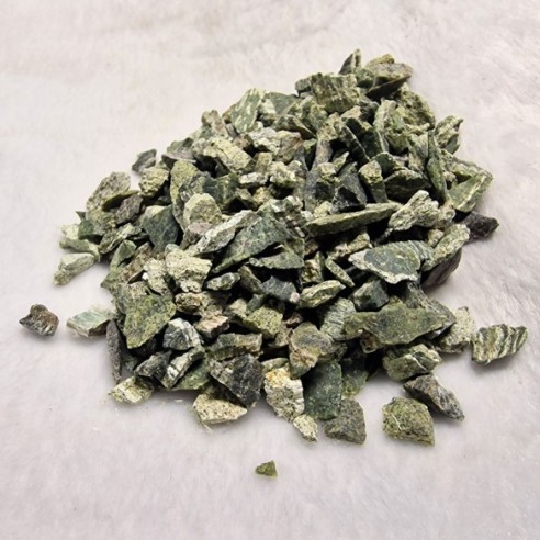 Mini chrysotile mineral at Cristalljoia Barcelona