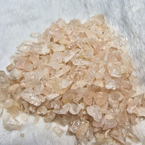 Mineral mini de quartzo rosa na Cristalljoia Barcelona
