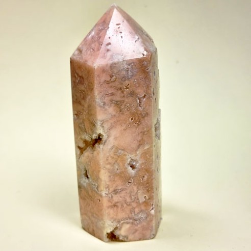 Punta pulida cristalizada de amatista rosa