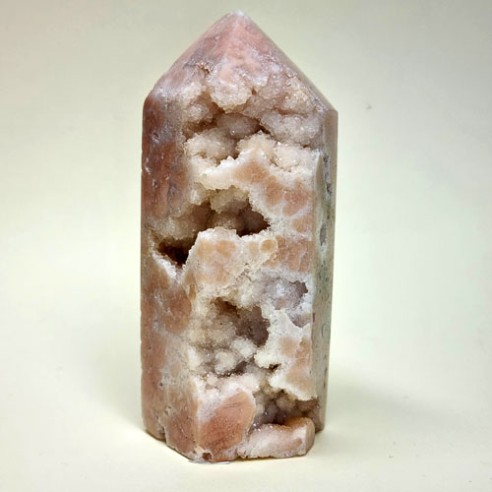 Punta pulida cristalizada de amatista rosa