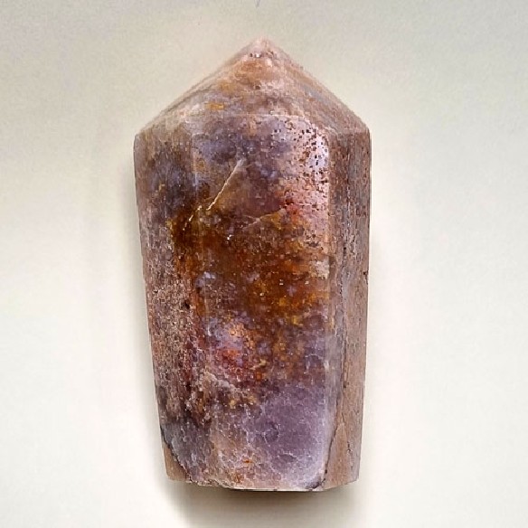 Punta pulida cristalizada de amatista rosa
