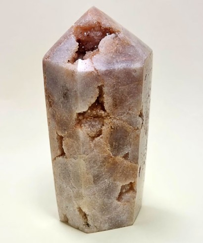 Punta pulida cristalizada de amatista rosa