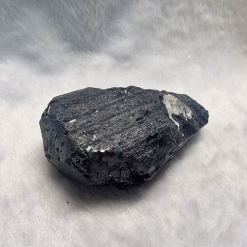 Punta natural de turmalina negra