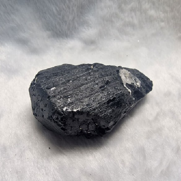 Punta natural de turmalina negra