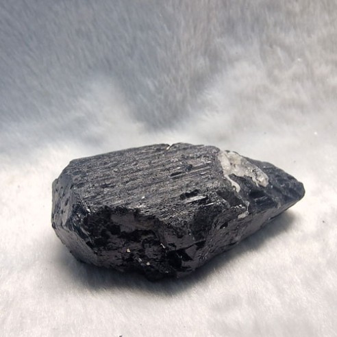 Punta natural de turmalina negra