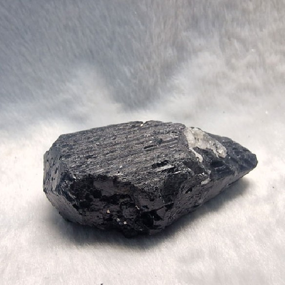 Punta natural de turmalina negra