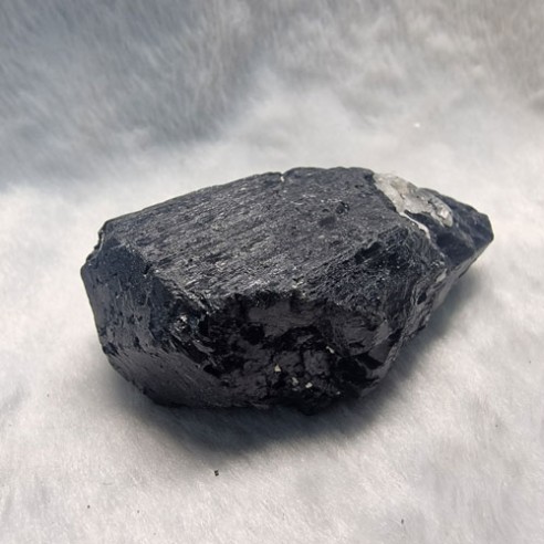Punta natural de turmalina negra