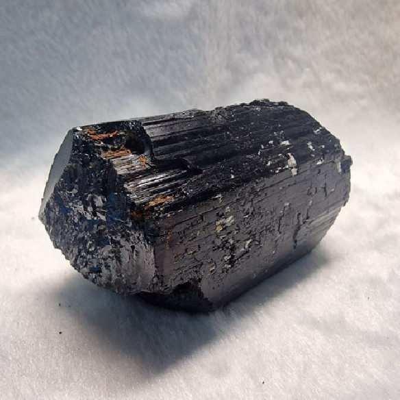 Punta natural de turmalina negra