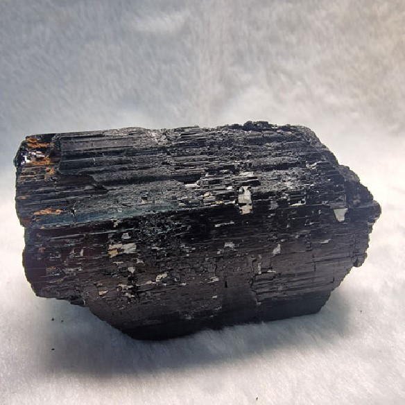 Punta natural de turmalina negra