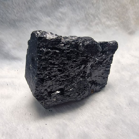 Punta natural de turmalina negra