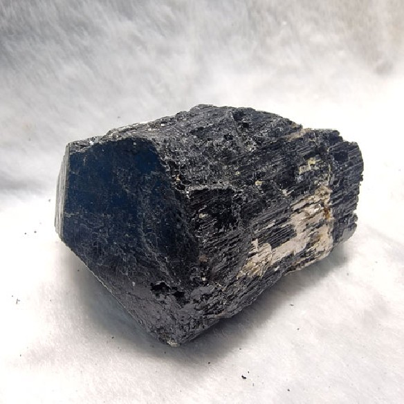 Punta natural de turmalina negra