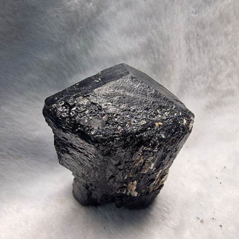 Punta natural de turmalina negra