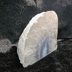 Subtle elegance with a beautiful touch, agate stone ending