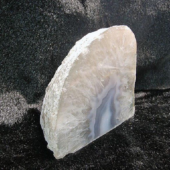 Subtle elegance with a beautiful touch, agate stone ending