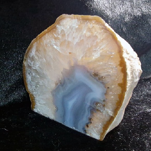 Subtle elegance with a beautiful touch, agate stone ending