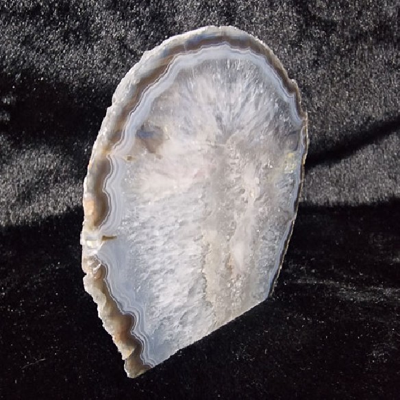 Subtle elegance with a beautiful touch, agate stone ending