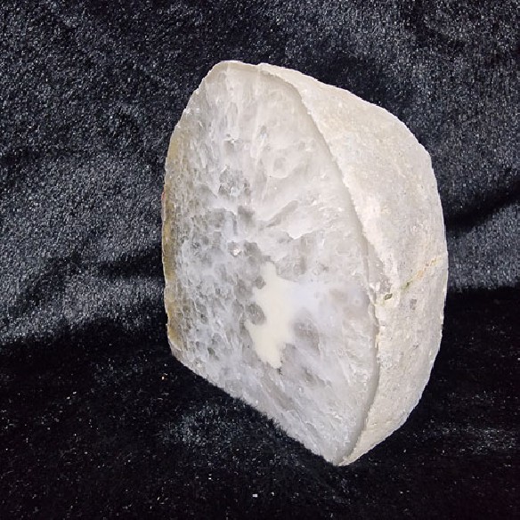 Subtle elegance with a beautiful touch, agate stone ending.