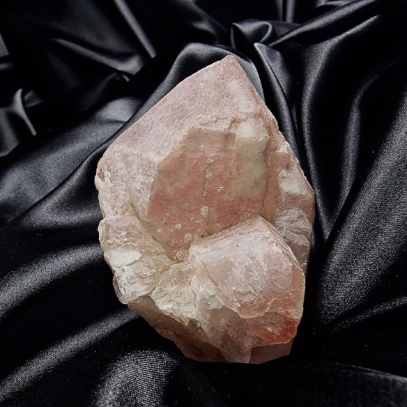 Natural Point Rose Lithium Quartz. Brazil