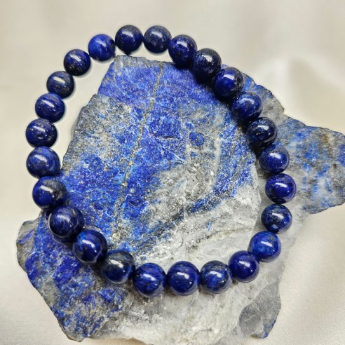 Pulsera de bolas de lapislázuli de 8mm. Elegancia mineral