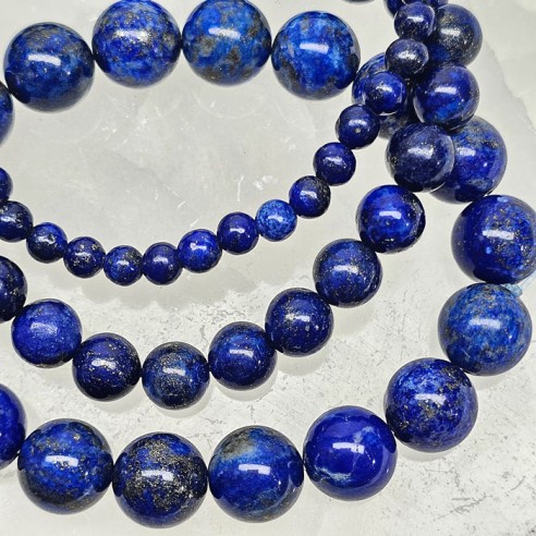 Pulsera de bolas de lapislázuli de 8mm. Elegancia mineral