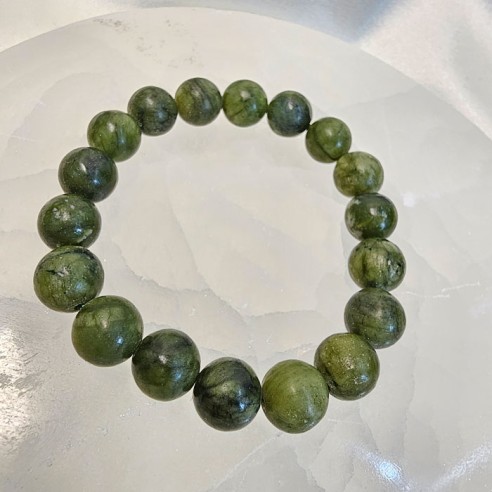 Pulsera de bola de jade xiuyan de 10mm. Elegancia mineral