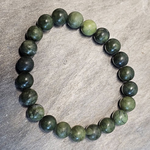 Pulsera de bola de jade xiuyan de 8mm. Elegancia mineral