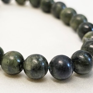 Pulsera de bola de jade xiuyan de 8mm. Elegancia mineral