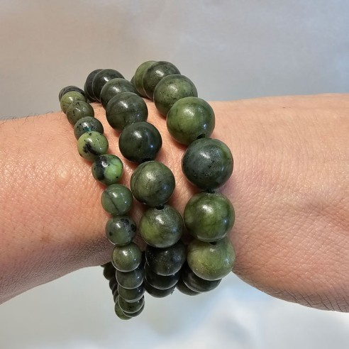 Pulsera de bola de jade xiuyan de 8mm. Elegancia mineral