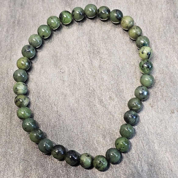 Pulsera de bola de jade xiuyan de 6mm. Elegancia mineral