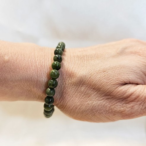 Pulsera de bola de jade xiuyan de 6mm. Elegancia mineral