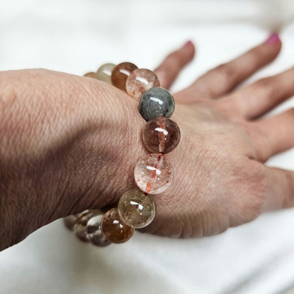 Pulsera de bolas de 10 mm de cuarzos rutilados variados 